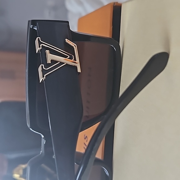 Womens sunglasses - Picture 2 of 3